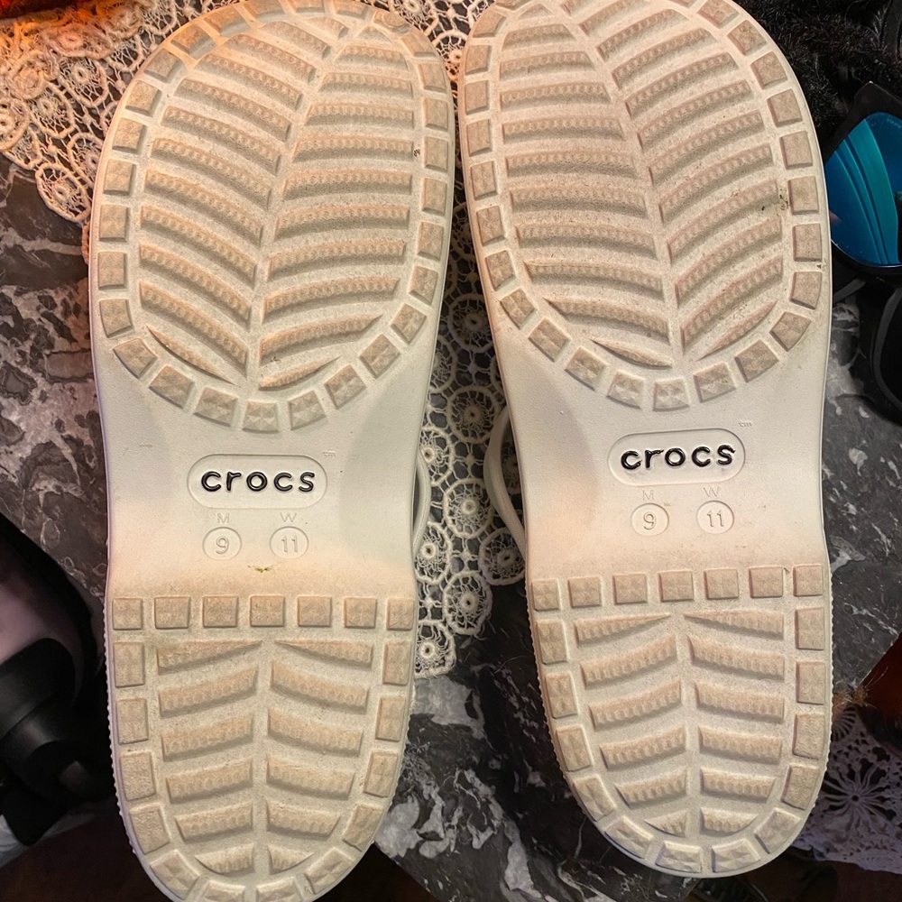 CROCS women's or men's Cream Sandals - Picture 7 of 7